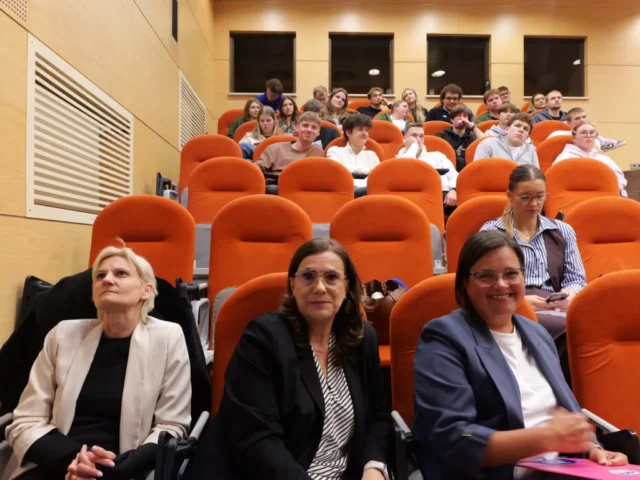 P1001579