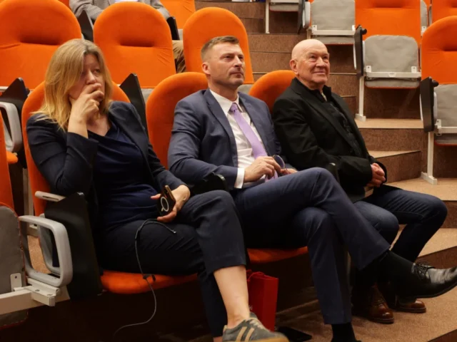 P1001581